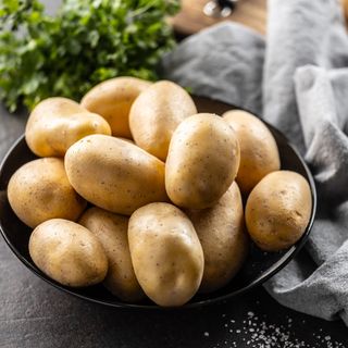 potatoes in black bowl