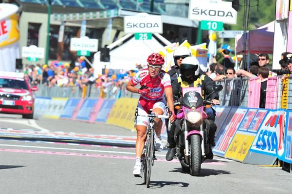 Betancourt (Acqua &amp; Sapone) survived the early break