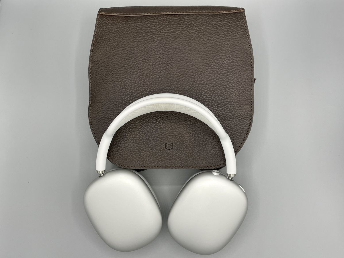 Capra Leather Airpods Max Case Hero