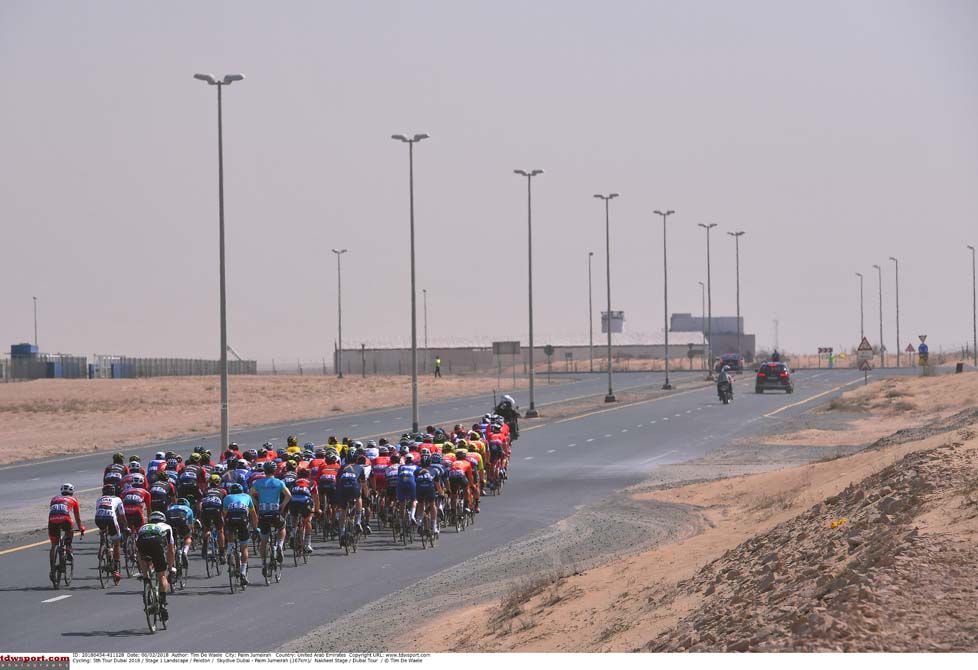 The peloton on stage 1 of the Dubai Tour