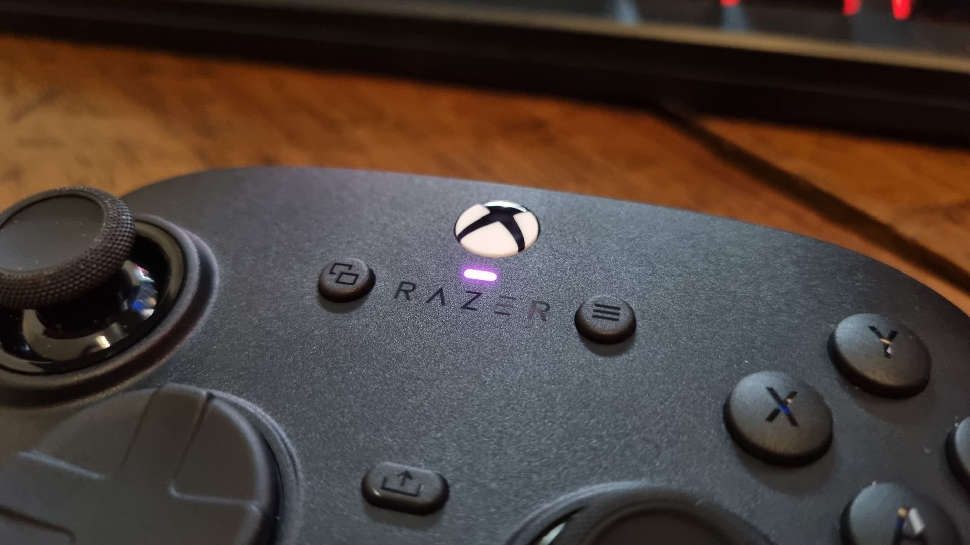 A close-up of the now RGB-less Razer text on the front of the Razer Wolverine V4 Pro