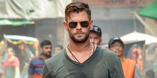 Chris Hemsworth in Extraction (2020)