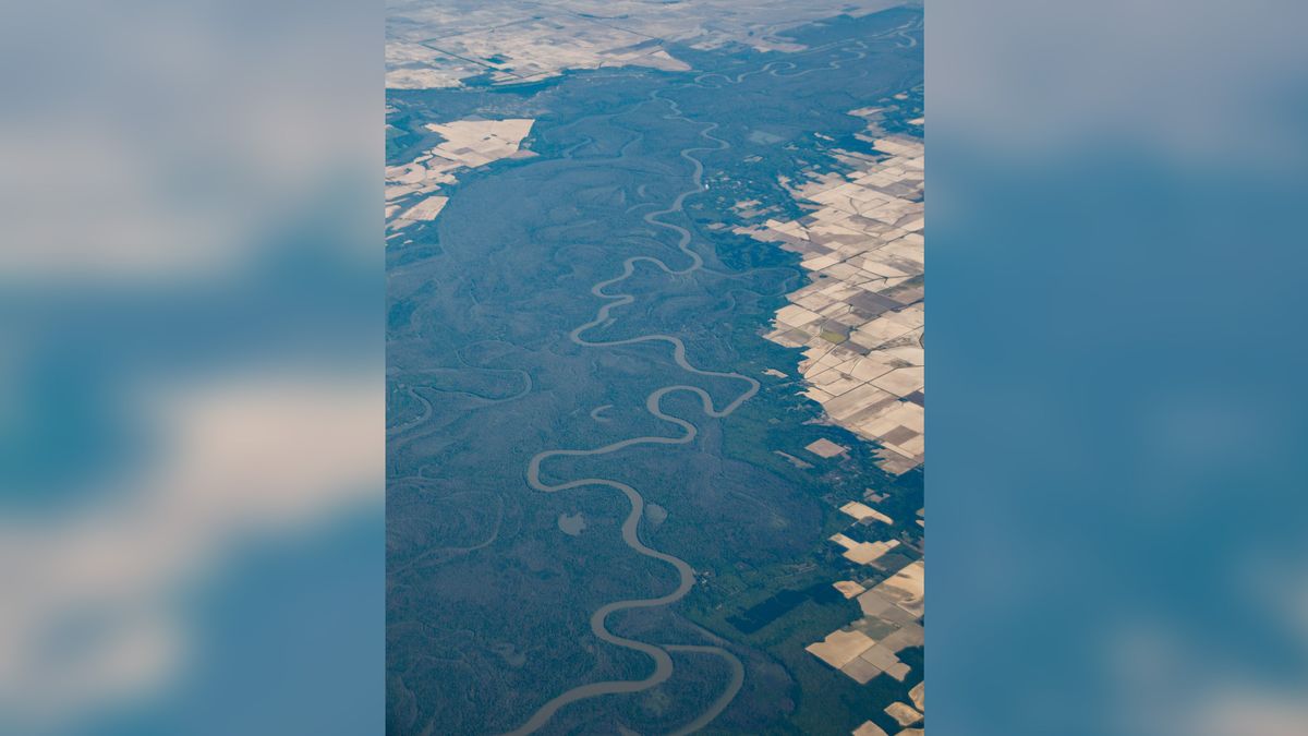 US rivers change from blue to yellow and green, satellite images show