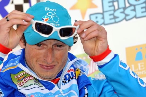 Pierrick Fedrigo (Bbox Bouygues Telecom) readjusts his sunnies