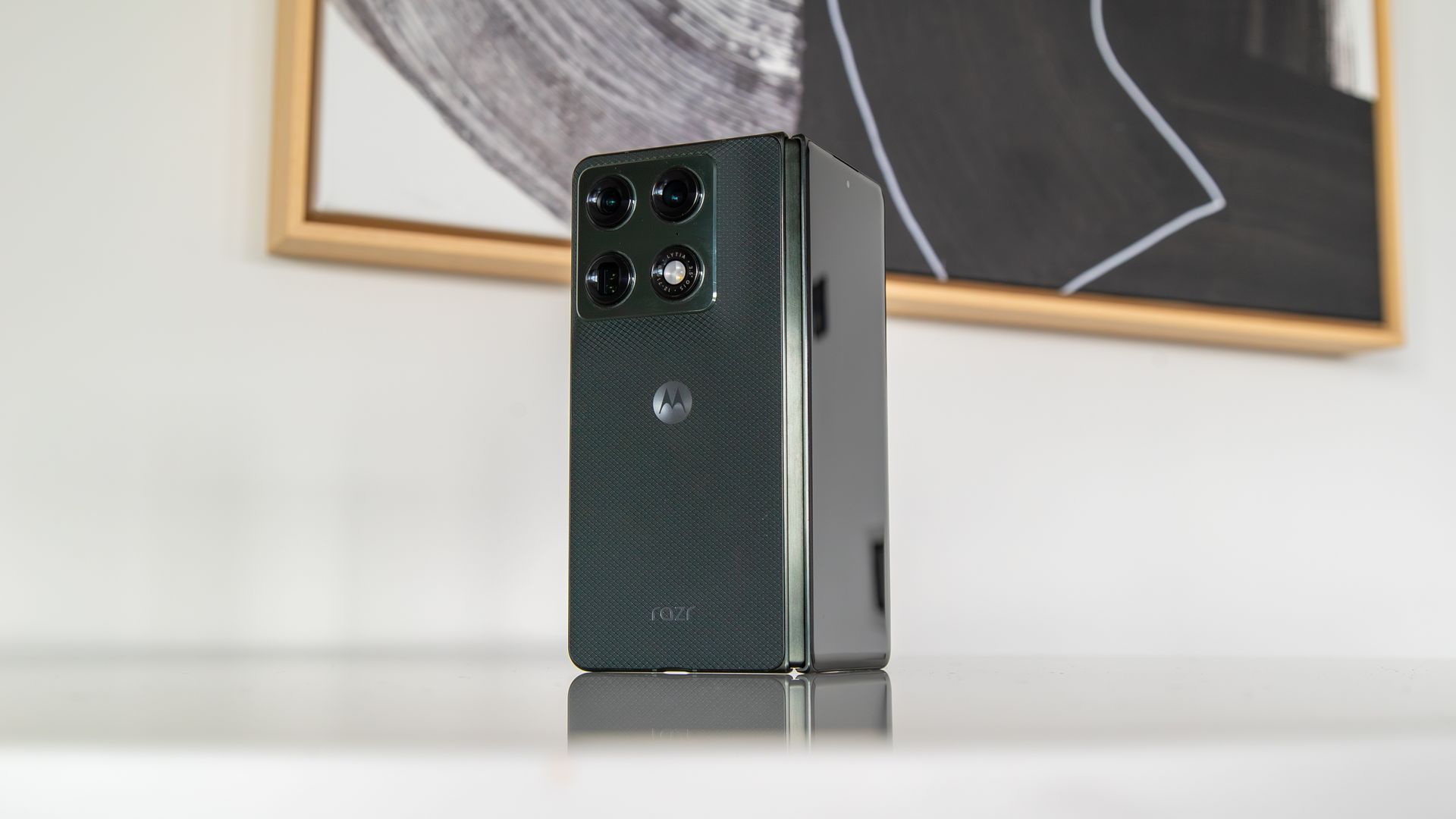 Предполагаемые эскизы широкого Moto Razr Fold интригуют и обнадеживают