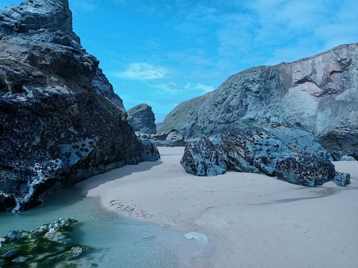 Tinkering in Pro mode shows more details in the rocks, although it gave it too much of a blue hue