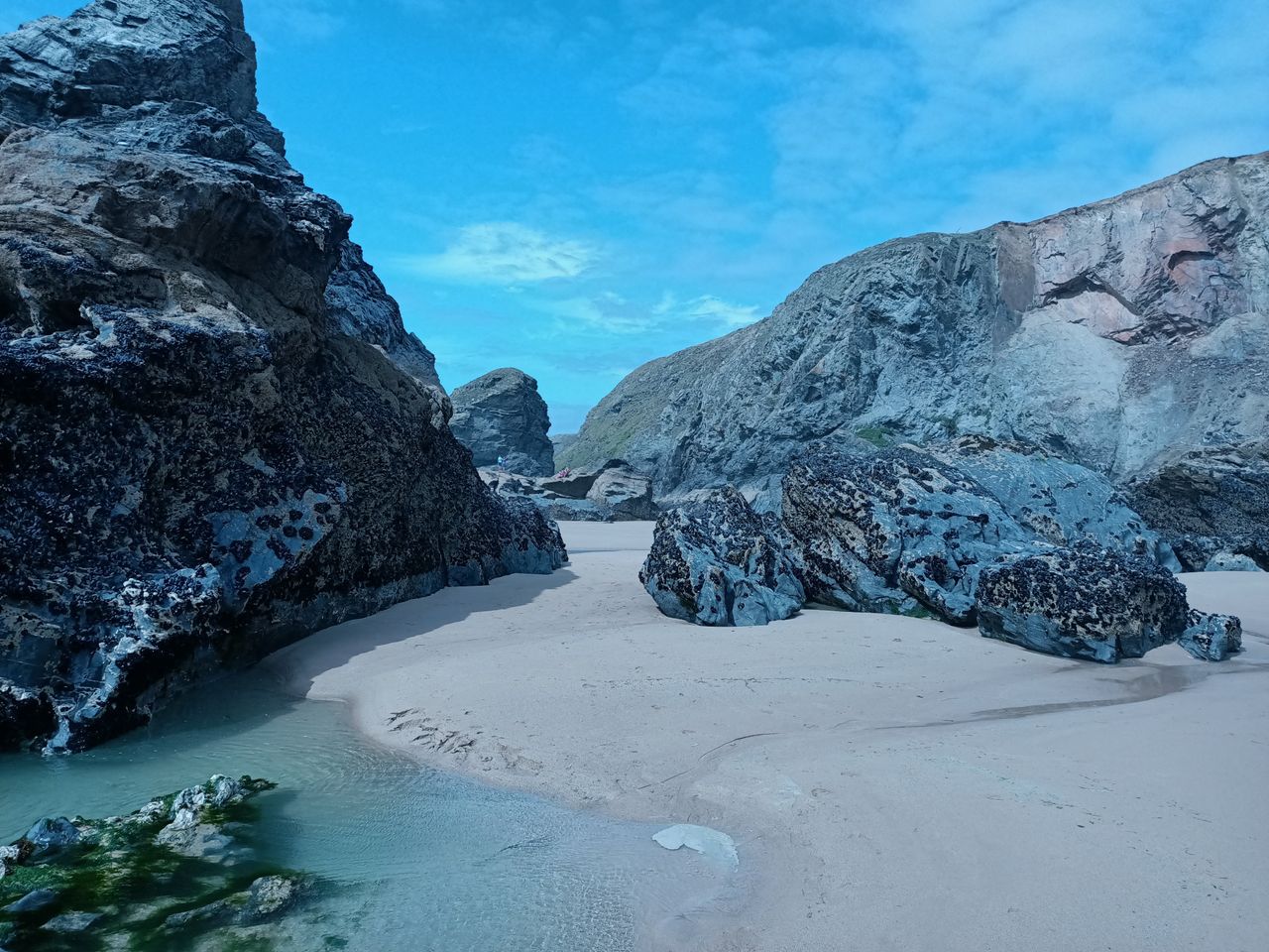 Tinkering in Pro mode shows more details in the rocks, although it gave it too much of a blue hue