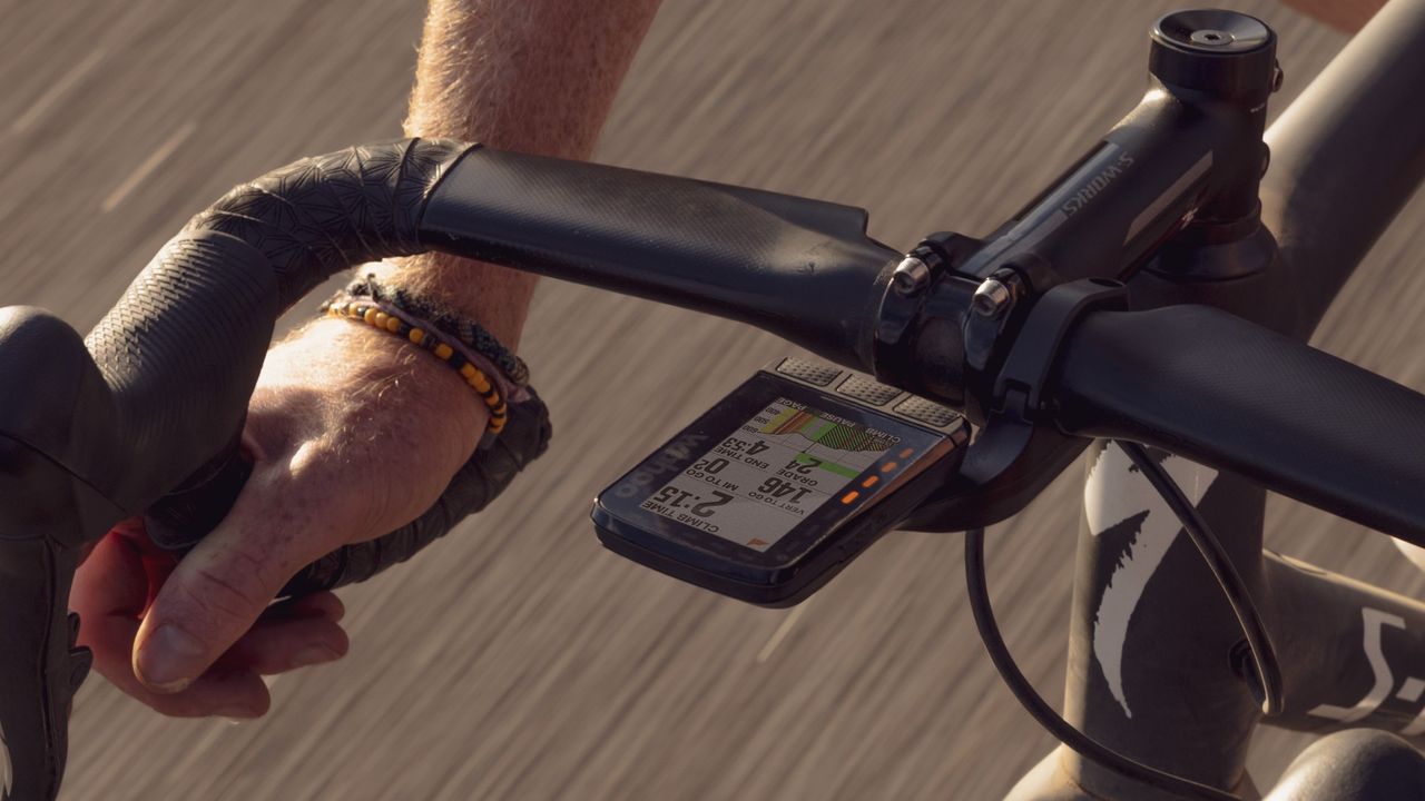 Wahoo Elemnt Roam computer on bars