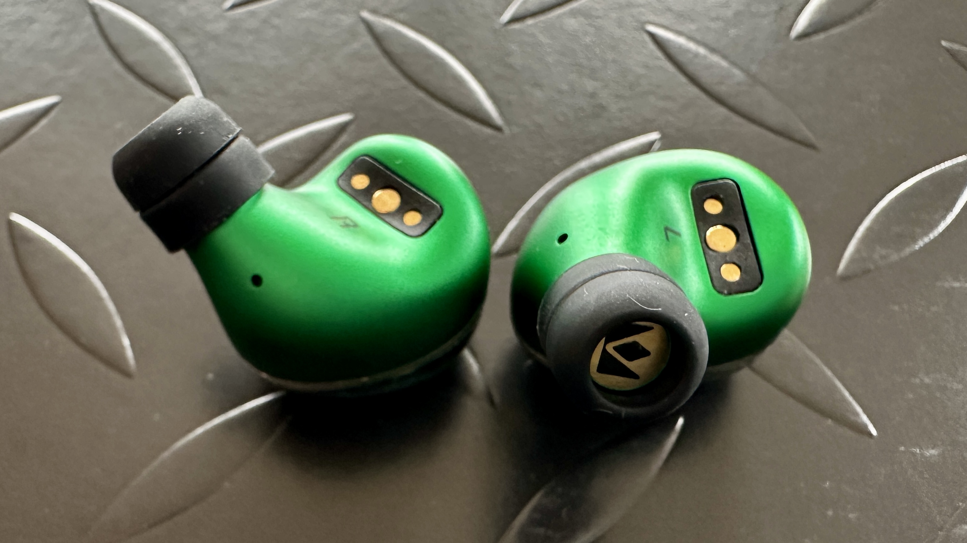 Inners of the Noble FoKus Rex5 earbuds on a metallic surface