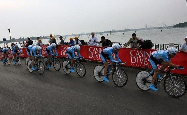 Team Milram motors along the Lido.