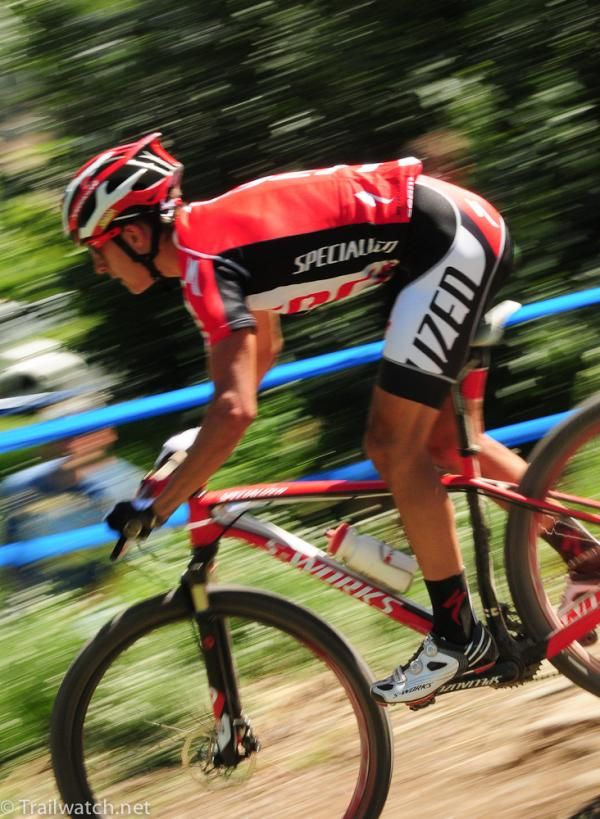 Howard Gotts (Specialized) flying down the final steep pitch