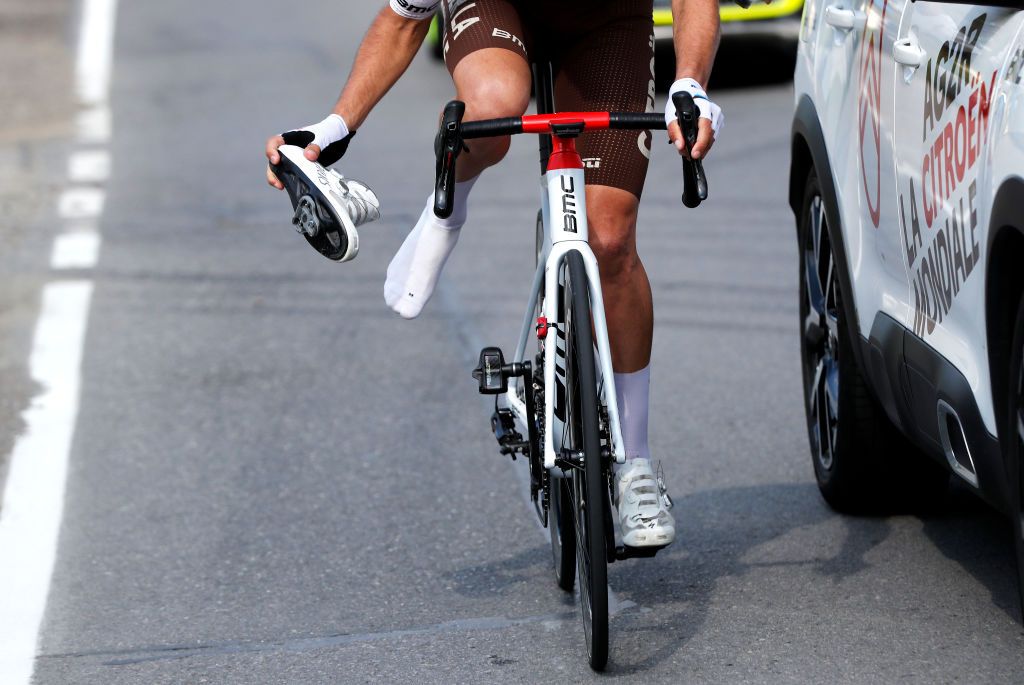 BUKOVINA RESORT POLAND AUGUST 12 Shoe problem detail view of Tony Gallopin of France and AG2R Citren Team assisted by a mechanic during the 78th Tour de Pologne 2021 Stage 4 a 160km stage from Azoty Group Tarnw to Bukovina Resort 924m TourdePologne TDP2021 UCIWT on August 12 2021 in Bukovina Resort Poland Photo by Bas CzerwinskiGetty Images