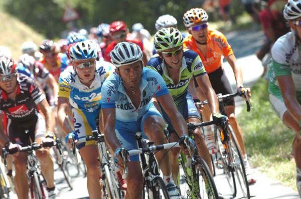 Davide Rebellin (Gerolsteiner) shows the effects of the summer weather
