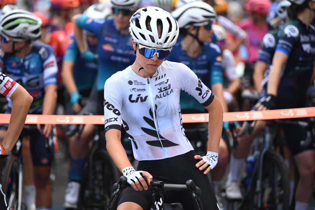 Ella Wyllie (Liv-AlUla-Jayco) lining up in the first row in the silver fern at the Schwalbe Women&#039;s One-Day Classic in Adelaide after the Tour Down Under