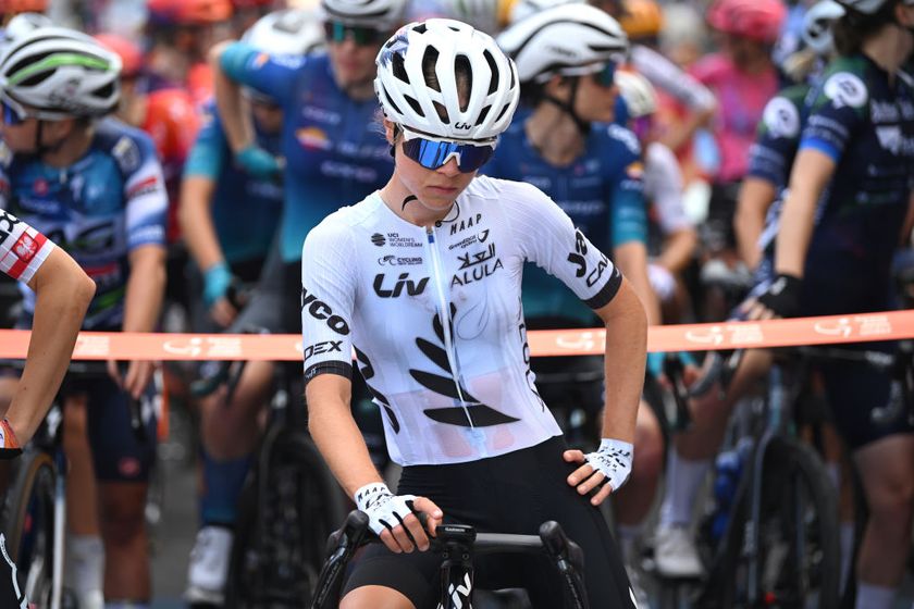 Ella Wyllie (Liv-AlUla-Jayco) lining up in the first row in the silver fern at the Schwalbe Women&#039;s One-Day Classic in Adelaide after the Tour Down Under