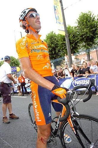 Iban Mayo (Euskaltel) waits for the start