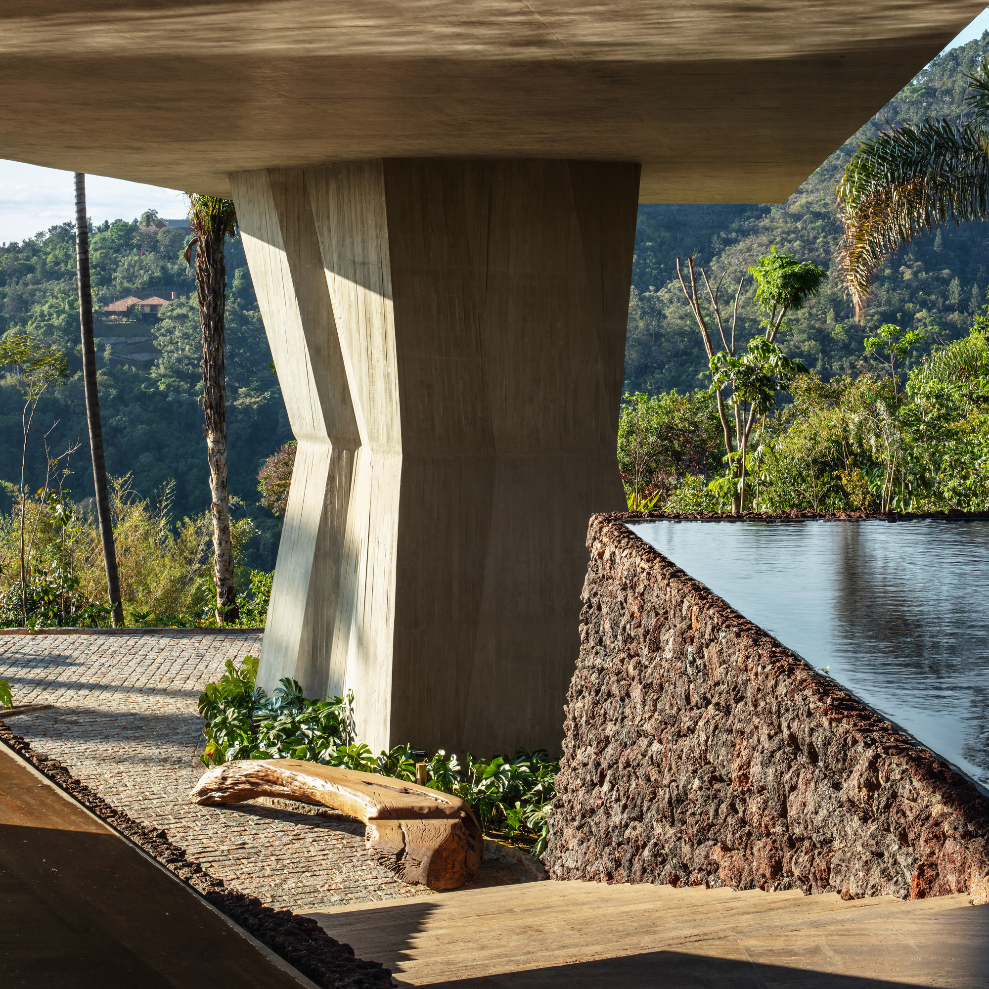 Xingu House, a concrete and stone brazilian home in Minas Gerais