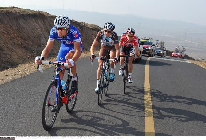 A breakaway gains some time on the main field