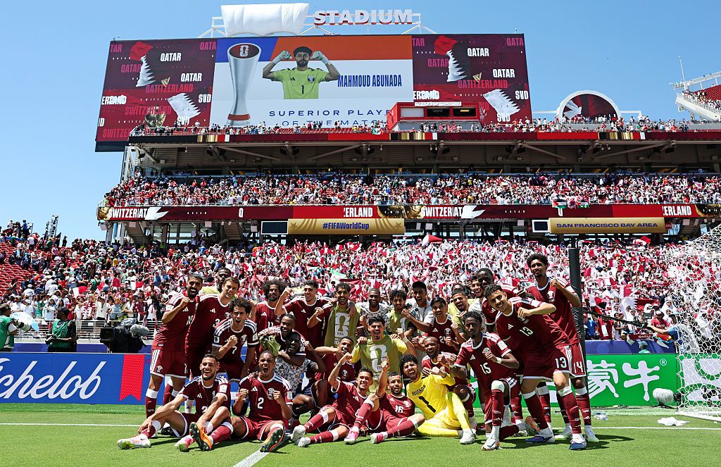 Who are the pundits, commentators and presenters for Canada vs Qatar?
