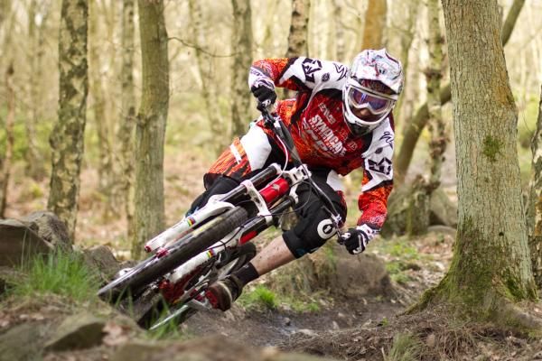 Steve Peat (Santa Cruz Syndicate) nails a turn