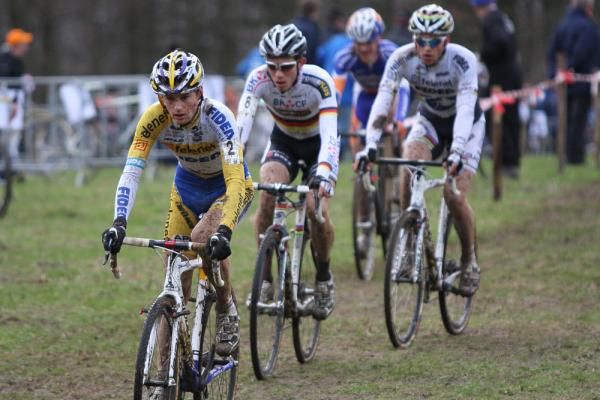 Kevin Pauwels leads the front group.