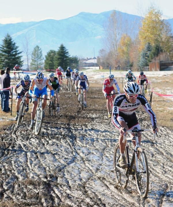 Jesse Anthony (Jamis) leading some riders through the mud