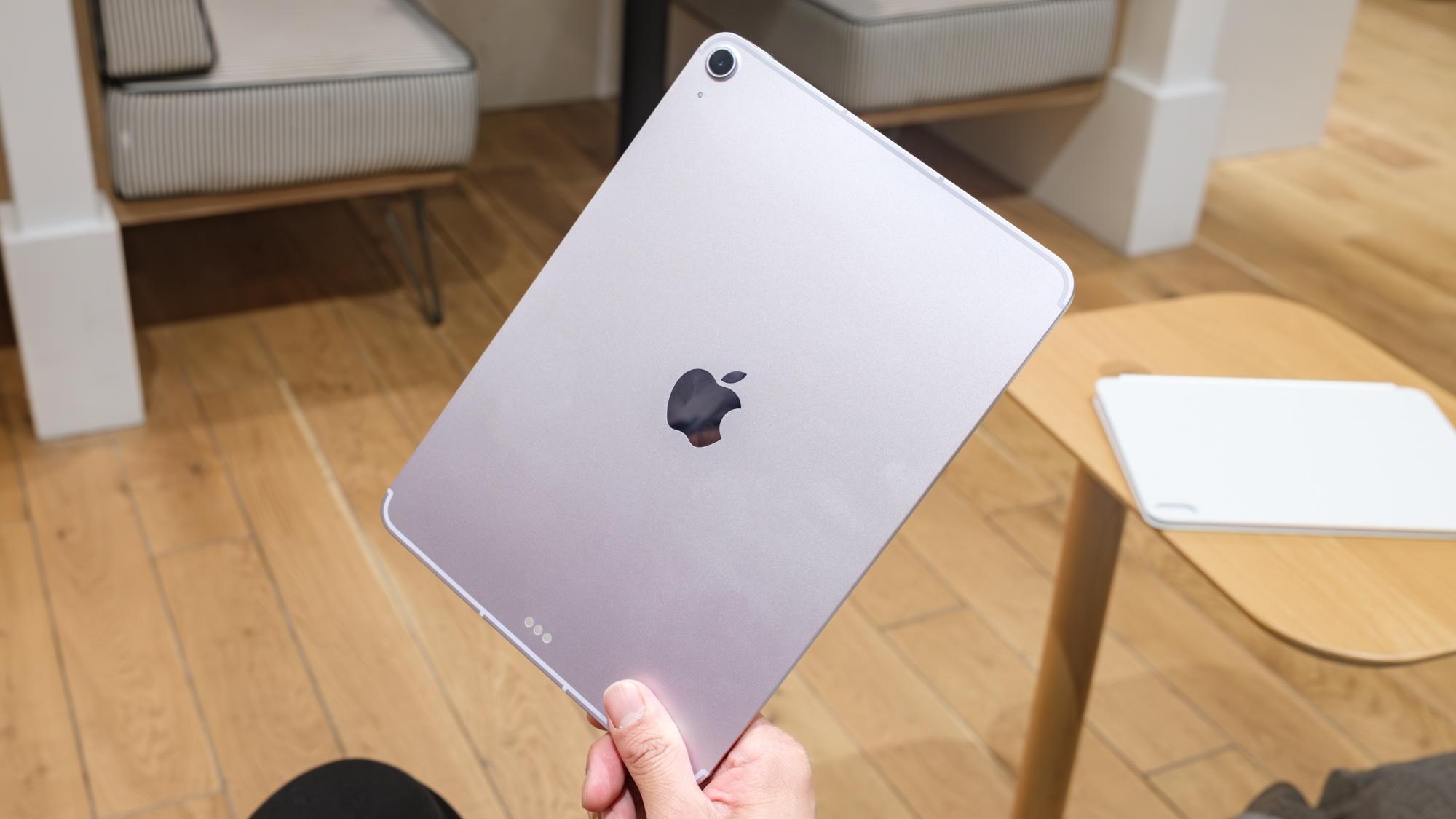 iPad Air M4 rear