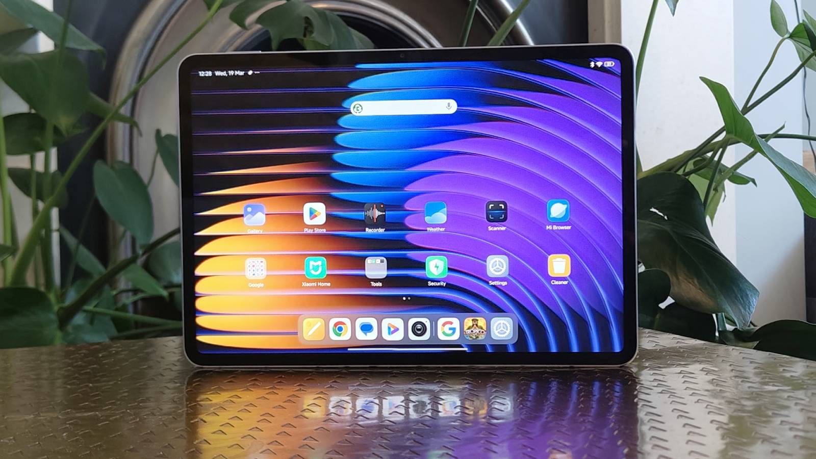 The Xiaomi Pad 7 Pro on a bronze table