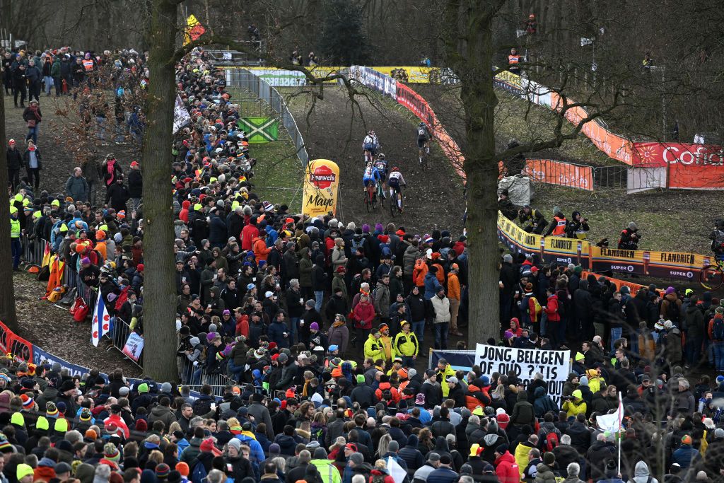 HOOGERHEIDE NETHERLANDS FEBRUARY 05 A general view of the peloton competing during the 74th World Championships CycloCross 2023 Womens U23 CXWorldCup Hoogerheide2023 on February 05 2023 in Hoogerheide Netherlands Photo by David StockmanGetty Images