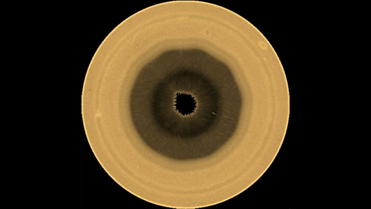 Astronomers discover mysterious 10-sided cloud structure at Saturn's south pole