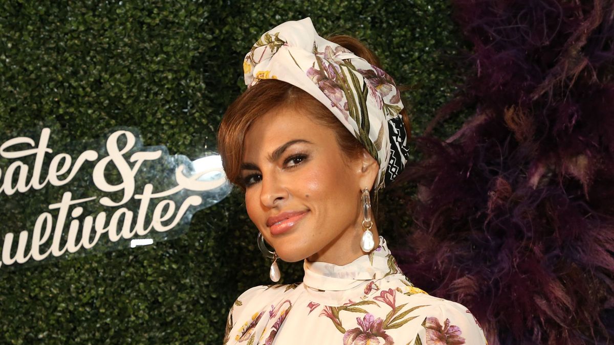 Eva Mendes’ gorgeous green shirt dress is a lesson in how to look effortlessly chic and stay cool this summer