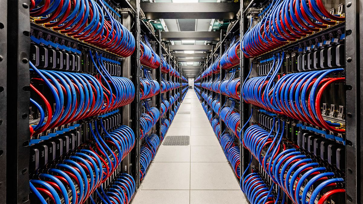 Internal view of Aurora, the new HPE supercomputer hosted at the Argonne National Laboratory.