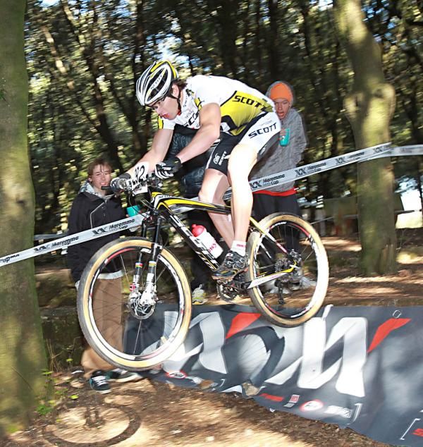 Roger Walder on his way to winning the junior men's race.