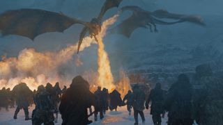 To flyvende drager kæmper fra luften i en scene fra Game of Thrones sæson 7