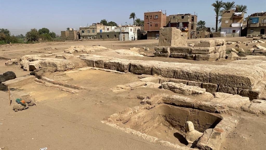 La estatua se encontró dentro de una palangana en el Templo de Horus, que se muestra aquí.