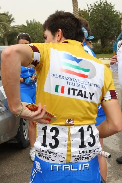 Giorgia Bronzini (Italy) prepares for the day as race leader
