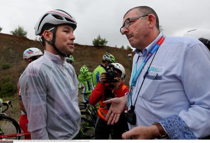 Mark Cavendish talking plans to restart the race