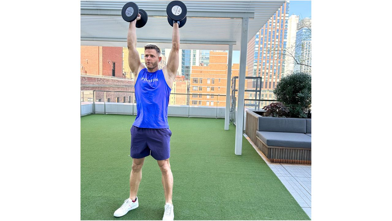 Andy Speer finishing a dumbbell thruster