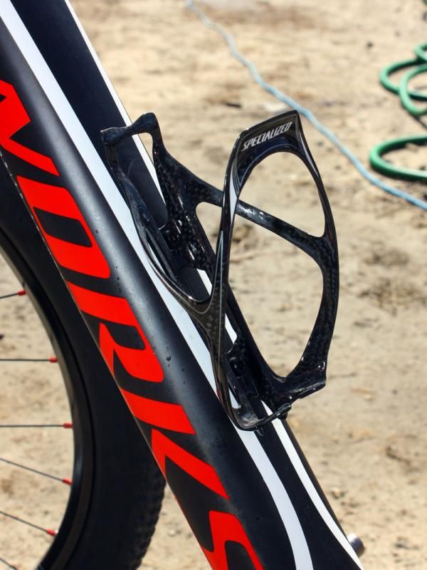 A single Specialized S-Works Carbon Rib Cage adorns the down tube.