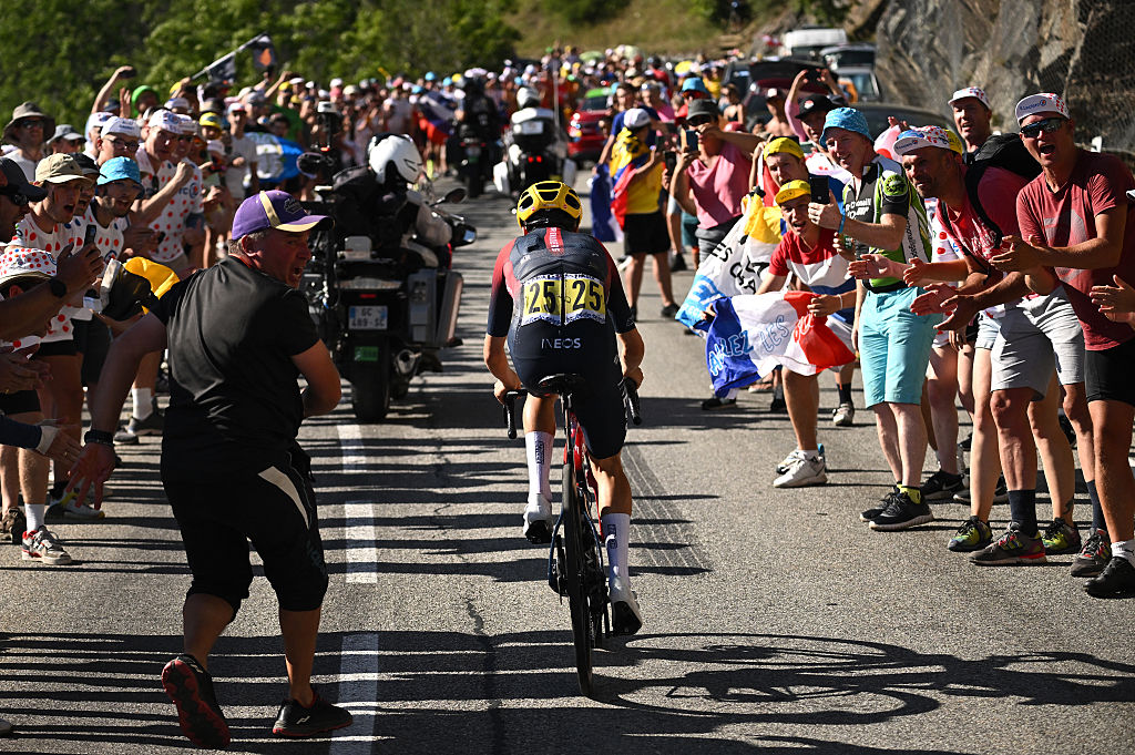 Ineos Grenadiers team&#039;s British rider Thomas Pidcock cycles in a lone breakaway in the ascent of Alpe d&#039;Huez during the 12th stage of the 109th edition of the Tour de France cycling race, 165,1 km between Briancon and L&#039;Alpe-d&#039;Huez, in the French Alps, on July 14, 2022. (Photo by Marco BERTORELLO / AFP)