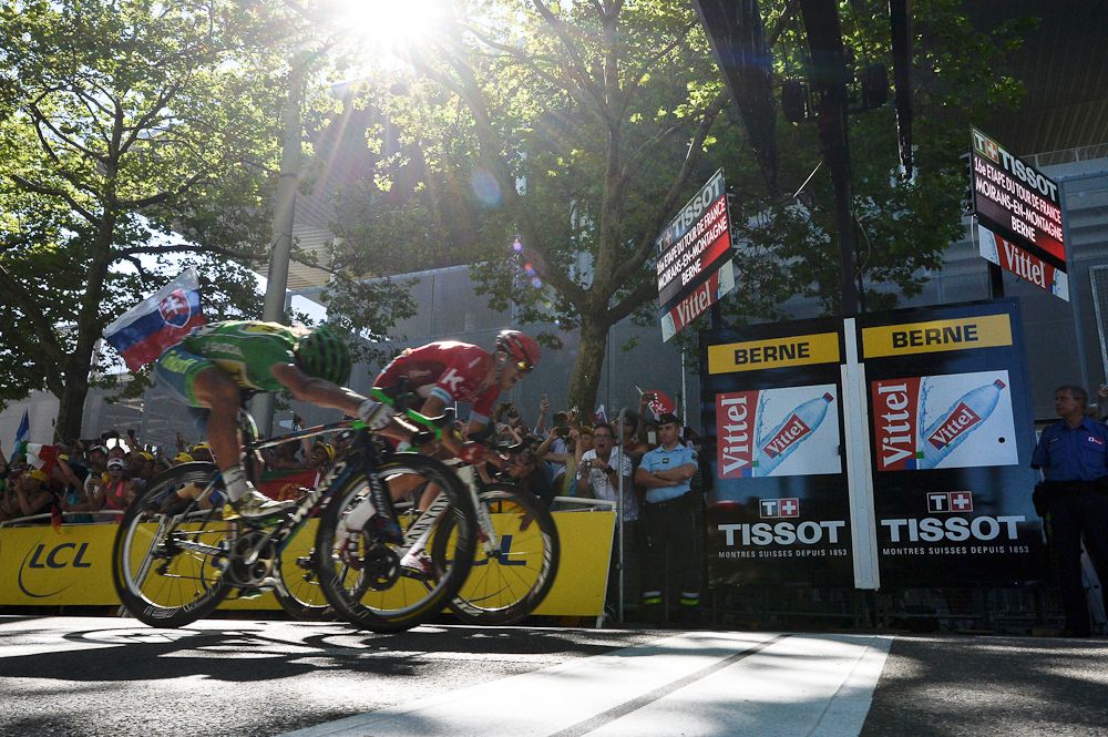 Peter Sagan edges out Alexander Kristoff to win stage 16 at the Tour de France