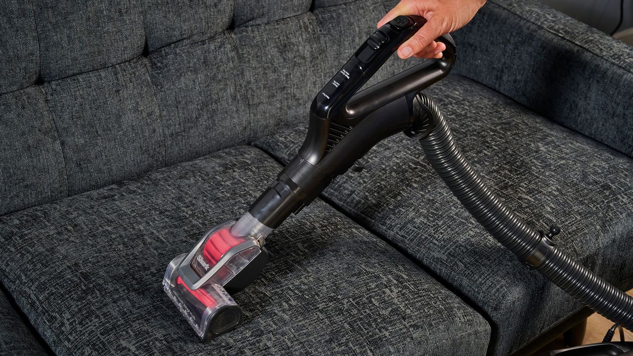 Shark upright vacuum cleaner