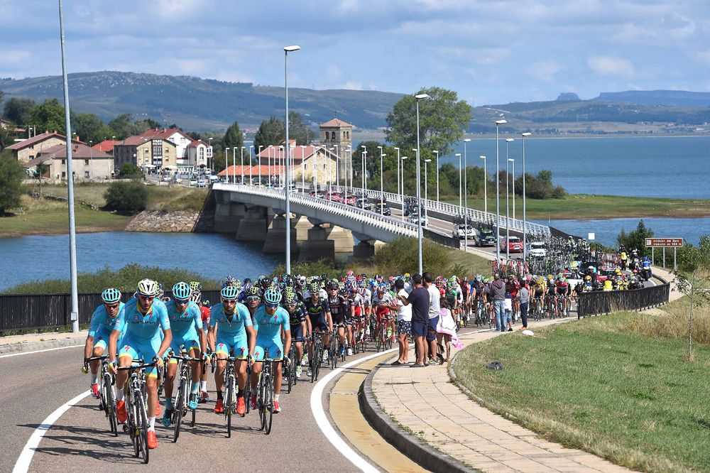 Astana lead the peloton on stage 14 of the Vuelta a Espana