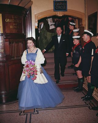 queen elizabeth best fashion 1962