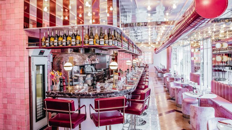 Giorgio bar and pink seats