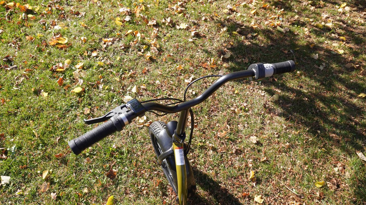 Razor EcoSmart Cargo outdoors