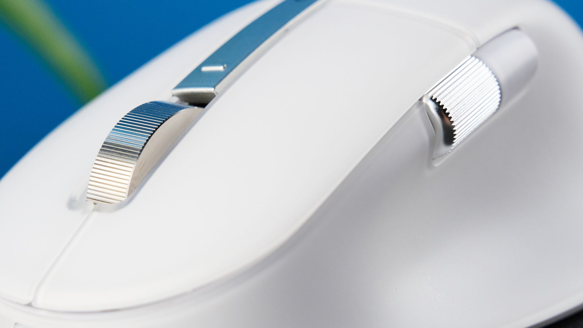 A white BenQ INFTYLAB M Mouse PS01 mouse
