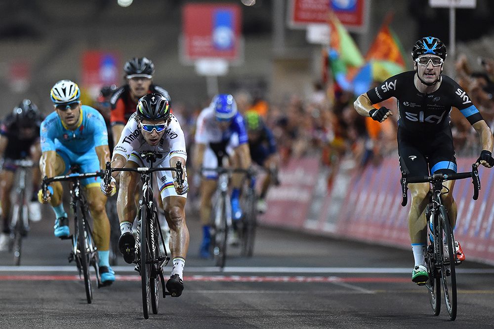 Elia Viviani edges Peter Sagan for the final stage win in Abu Dhabi.