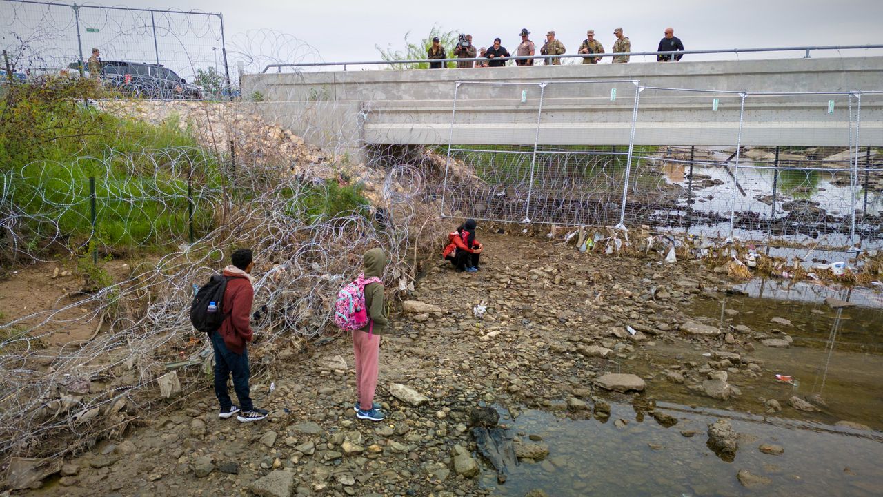 Migrants try to cross into Eagle Pass, Texas