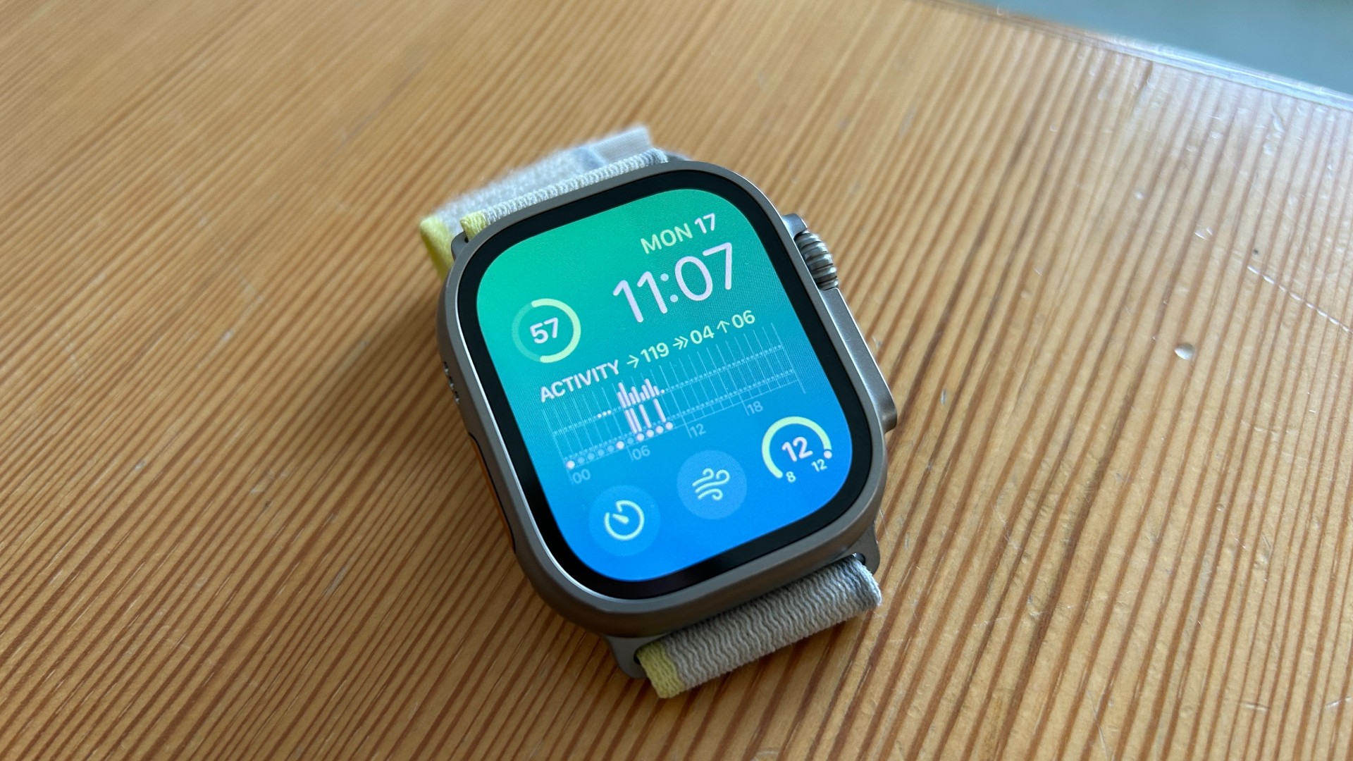 Температура на apple watch. Эппл вотч ультра 2022. Сим для Apple watch Ultra. Apple watch Ultra с рубашкой. Apple watch Ultra желтые.